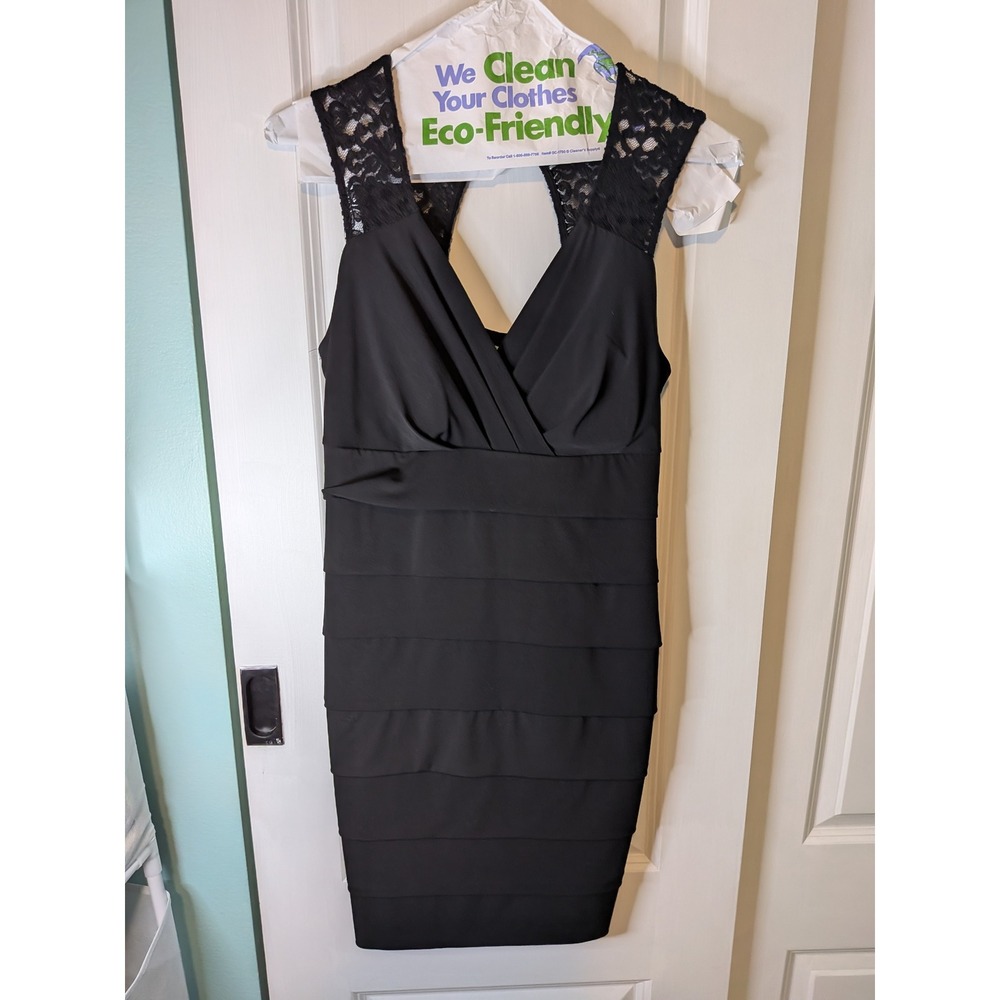 Black Tiered Lace Strap Bodycon Cocktail Dress Keyhole Back 12 1553N